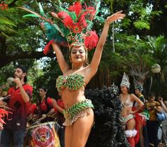 Foto de la galería: Calentando motores: lanzaron los Carnavales Misioneros en la plaza 9 de Julio