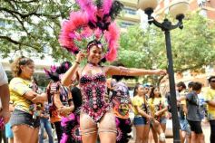 Foto de la galería: Calentando motores: lanzaron los Carnavales Misioneros en la plaza 9 de Julio