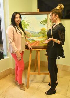 Foto de la galería: Con eje en el protagonismo de la mujer, artistas misioneras exponen obras en la Legislatura