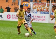 Foto de la galería: Dolorosa caída de Crucero ante Juventud Antoniana