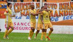 Foto de la galería: Dolorosa caída de Crucero ante Juventud Antoniana