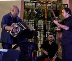 Foto de la galería: Una multitud acompañó la “Serenata a San José”