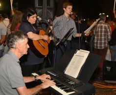 Foto de la galería: Una multitud acompañó la “Serenata a San José”