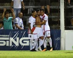 Foto de la galería: Un golazo de Troche le dio la clasificación a Guaraní