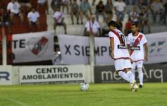Foto de la galería: Un golazo de Troche le dio la clasificación a Guaraní