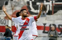 Foto de la galería: Guaraní dejó en el camino al duro Ferroviario y sigue en carrera