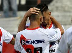 Foto de la galería: Guaraní dejó en el camino al duro Ferroviario y sigue en carrera