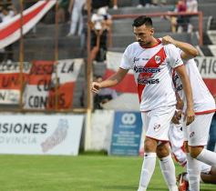 Foto de la galería: Guaraní dejó en el camino al duro Ferroviario y sigue en carrera