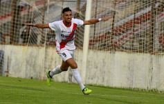 Foto de la galería: Guaraní dejó en el camino al duro Ferroviario y sigue en carrera