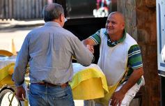 Foto de la galería: Lalo Stelatto llevó sus propuestas a los puesteros del Mercado Concentrador