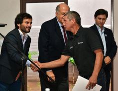 Foto de la galería: La EBY entregó títulos de propiedad en San Isidro