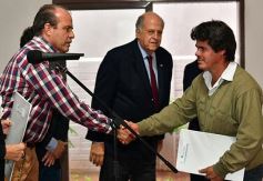 Foto de la galería: La EBY entregó títulos de propiedad en San Isidro