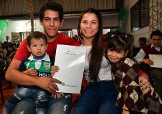 Foto de la galería: La EBY entregó títulos de propiedad en San Isidro