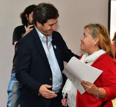 Foto de la galería: La EBY entregó títulos de propiedad en San Isidro