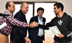 Foto de la galería: La EBY entregó títulos de propiedad en San Isidro