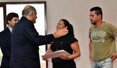 Foto de la galería: La EBY entregó títulos de propiedad en San Isidro