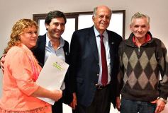 Foto de la galería: La EBY entregó títulos de propiedad en San Isidro