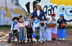 Foto de la galería: Colorida celebración Patria en el Hogar de Día