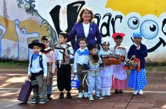 Foto de la galería: Colorida celebración Patria en el Hogar de Día