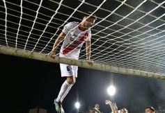 Foto de la galería: Guaraní sufrió y pasó por penales a la finalísima por el ascenso
