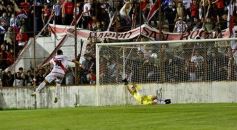 Foto de la galería: Guaraní sufrió y pasó por penales a la finalísima por el ascenso