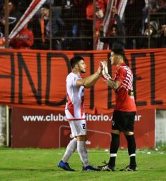 Foto de la galería: Guaraní sufrió y pasó por penales a la finalísima por el ascenso