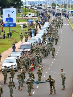 Foto de la galería: El Ejército celebró su aniversario en la cascada de la costanera
