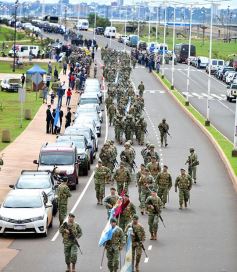 Foto de la galería: El Ejército celebró su aniversario en la cascada de la costanera