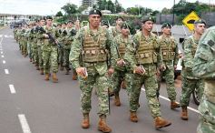 Foto de la galería: El Ejército celebró su aniversario en la cascada de la costanera