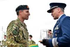 Foto de la galería: El Ejército celebró su aniversario en la cascada de la costanera