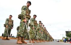 Foto de la galería: El Ejército celebró su aniversario en la cascada de la costanera