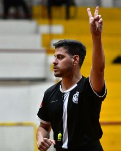 Foto de la galería: Tirica dejó en el camino a Luz y Fuerza y jugará la final del Provincial