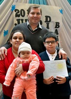 Foto de la galería: Emotiva ceremonia de promesa de lealtad a la Bandera en el Colegio del Carmen
