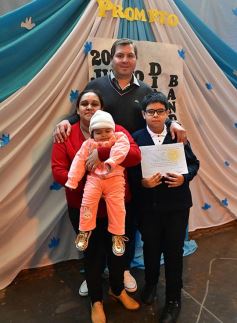Foto de la galería: Emotiva ceremonia de promesa de lealtad a la Bandera en el Colegio del Carmen