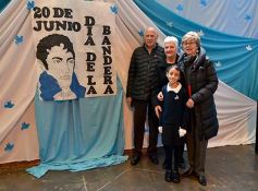 Foto de la galería: Emotiva ceremonia de promesa de lealtad a la Bandera en el Colegio del Carmen