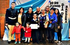 Foto de la galería: Emotiva ceremonia de promesa de lealtad a la Bandera en el Colegio del Carmen