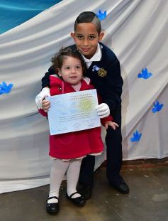 Foto de la galería: Emotiva ceremonia de promesa de lealtad a la Bandera en el Colegio del Carmen