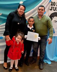 Foto de la galería: Emotiva ceremonia de promesa de lealtad a la Bandera en el Colegio del Carmen