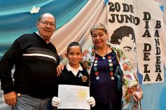 Foto de la galería: Emotiva ceremonia de promesa de lealtad a la Bandera en el Colegio del Carmen