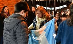 Foto de la galería: Emotiva ceremonia de promesa de lealtad a la Bandera en el Colegio del Carmen