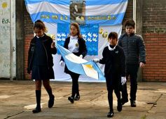 Foto de la galería: Emotiva ceremonia de promesa de lealtad a la Bandera en el Colegio del Carmen