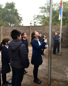 Foto de la galería: Emotiva ceremonia de promesa de lealtad a la Bandera en el Colegio del Carmen