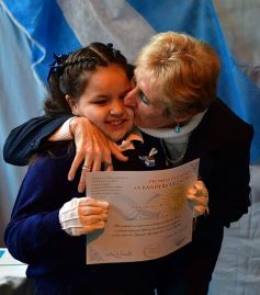 Foto de la galería: Emotiva ceremonia de promesa de lealtad a la Bandera en el Colegio del Carmen