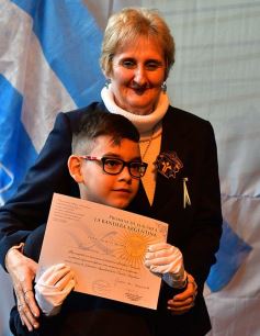 Foto de la galería: Emotiva ceremonia de promesa de lealtad a la Bandera en el Colegio del Carmen