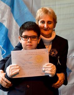 Foto de la galería: Emotiva ceremonia de promesa de lealtad a la Bandera en el Colegio del Carmen