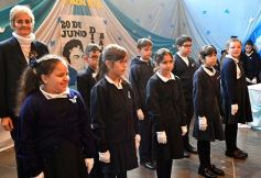 Foto de la galería: Emotiva ceremonia de promesa de lealtad a la Bandera en el Colegio del Carmen