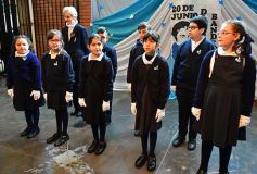 Foto de la galería: Emotiva ceremonia de promesa de lealtad a la Bandera en el Colegio del Carmen