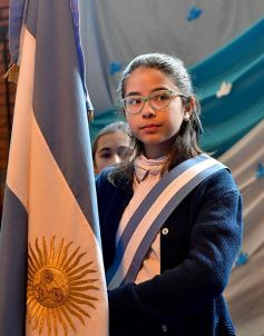 Foto de la galería: Emotiva ceremonia de promesa de lealtad a la Bandera en el Colegio del Carmen