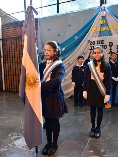 Foto de la galería: Emotiva ceremonia de promesa de lealtad a la Bandera en el Colegio del Carmen