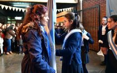Foto de la galería: Emotiva ceremonia de promesa de lealtad a la Bandera en el Colegio del Carmen
